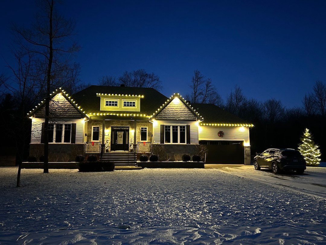 Creating a Winter Wonderland with Stunning Holiday Lights in St-Lazarre